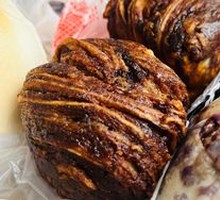 Sesame Sauce Sweet Buns