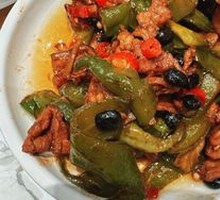 Spicy Chicken Cubes Stir-Fried with Small Chilies
