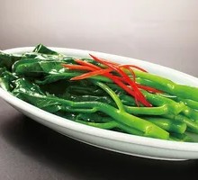 Steamed Bok Choy in White Sauce