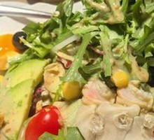 蟹肉牛油果沙拉