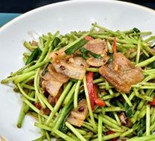 Stir-fried Wormwood with Preserved Pork