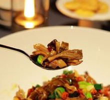 Stir-fried Pig's Trotter with Deer Antler Mushroom