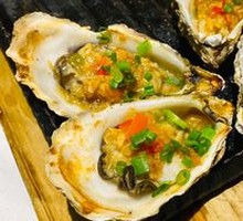 Steamed Pure Live Oysters with Garlic