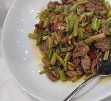 Stir-Fried Beef with Yellow Onion
