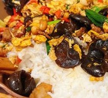 Farmhouse One-Bowl Delight with Sauce