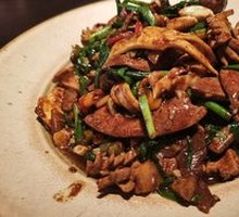 Pickled Pepper Pig's Stomach and Liver Stir-fried with Kidney