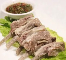 Hand-grabbed Lamb Ribs