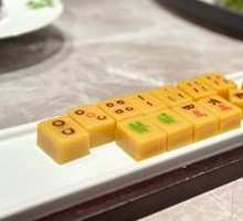 Big Red Package Catching Five Heroes