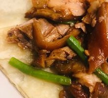 Braised Pork Belly Wrapped in Flatbread