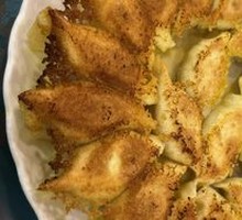 Pan-fried Chives and Egg Dumplings