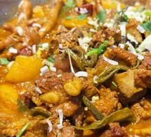 Stewed Pork Ribs in Iron Pot