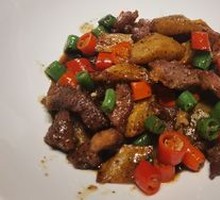 Black Pepper Beef and Potato Cubes