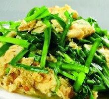 Stir-fried Eggs with Chives Rice Bowl