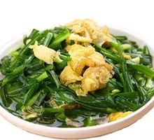 Stir-fried eggs with chives