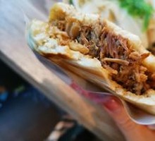 Qin Ren Ju Braised Pork in Flatbread