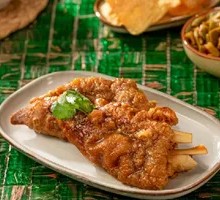 Golden Crispy Pig's Feet