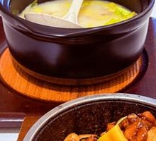 Golden Herb Stone Pot Chicken