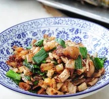 Stir-Fried Pork with White Chilies