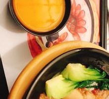 Cured Sausage and Chicken Claypot Rice