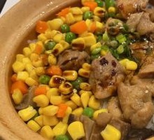 Braised Chicken with Mushrooms in Clay Pot Rice
