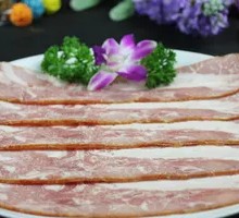 Sliced Pepper Stir-Fried with Bacon