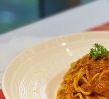 Traditional Italian Meat Sauce Pasta