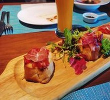 Traditional Italian Tomato Garlic Bread