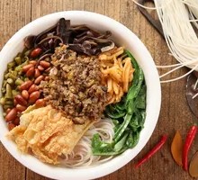 Three Delicacies Snail Noodles