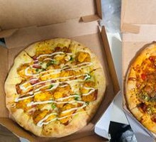 Golden Salted Egg Yolk Chicken Pizza