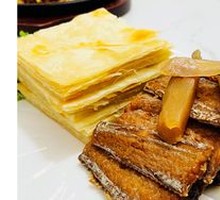 Crispy pancakes with hairtail fish