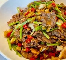 Stir-Fried Beef with Yellow Onion