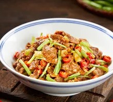 Stir-Fried Beef with Yellow Onion