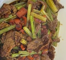 Stir-Fried Beef with Yellow Onion