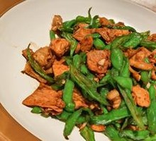Stir-fried Black Pork with Chili