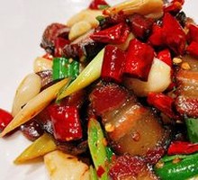 Stir-fried Green Garlic with Xiangxi Local Preserved Pork