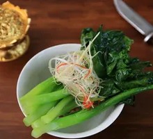 Steamed Bok Choy in White Sauce