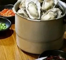 Steamed Oysters in Clay Pot