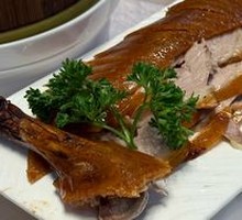 Vegetable-Flavored Roasted Duck