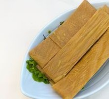 Oil-soaked tofu skin