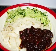 Meat丁 Fried Noodles with Sauce