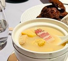 Stir-fried hairy crab with rice cakes