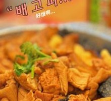 Snail Rice Noodles with Pork Intestines and Duck Feet Hot Pot