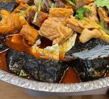 Snail Rice Noodle with Pig Intestines Hot Pot