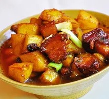 Braised Pork with Potatoes