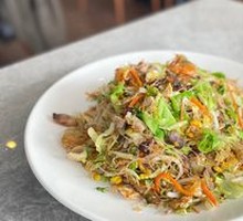 Stir-Fried Rice Noodles with Seafood