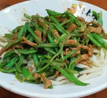 Braised Lentils with Shredded Pork Noodles