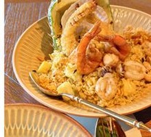 Whole Pineapple Soft-Shell Crab Fried Rice