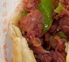 Braised pork with flatbread