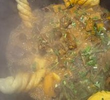 Stewed Goose in Iron Pot