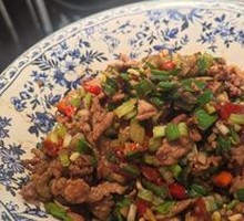 Stir-Fried Yellow Beef Noodles